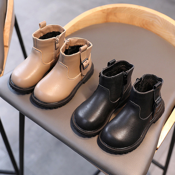 Nahast pandlaga lastesaapad tüdrukutele