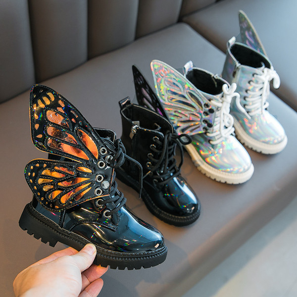 NAUJI Vaikiški batai su 3D elementu ir blizgiu efektu