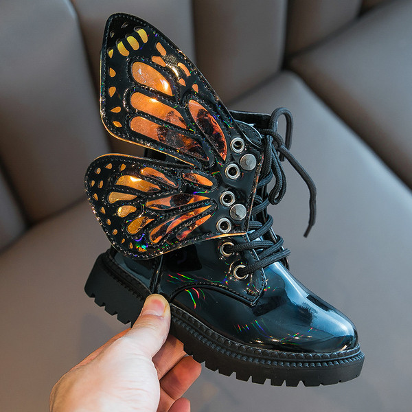 NAUJI Vaikiški batai su 3D elementu ir blizgiu efektu