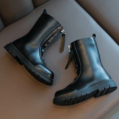 Lihtne tõmblukuga musta värvi lastesaabaste mudel