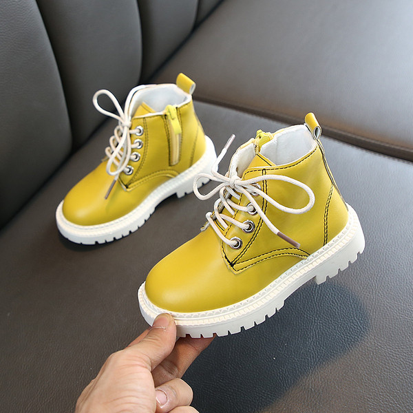 Nahast paeltega lastesaapad - tüdrukutele ja poistele