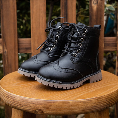 Moodsad krobelise talla ja paeltega lastesaapad