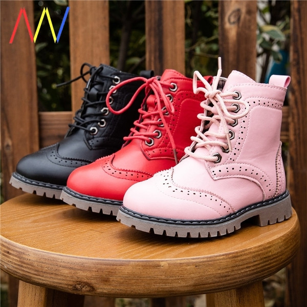 Moodsad krobelise talla ja paeltega lastesaapad