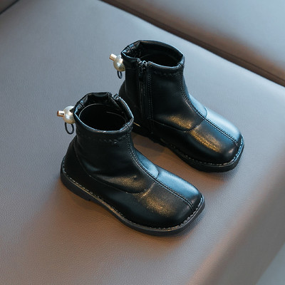 Tavaline pärlitega ökonahast lastesaabaste mudel