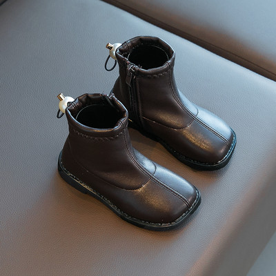 Tavaline pärlitega ökonahast lastesaabaste mudel