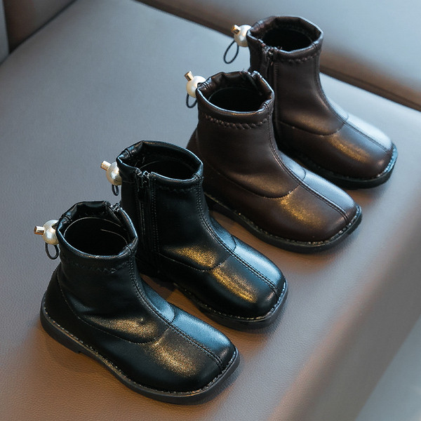 Tavaline pärlitega ökonahast lastesaabaste mudel