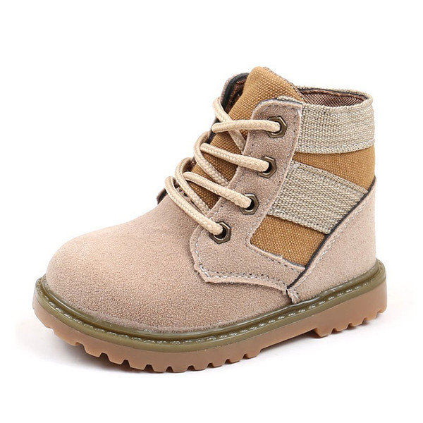 Naujas vaikiškų batų modelis lygiais padais ir raišteliais