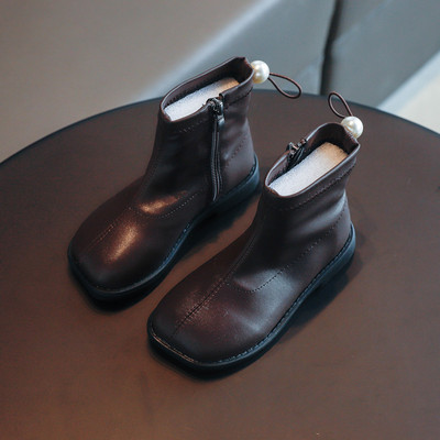 Paprastas vaikiškų batų modelis iš eko odos plokščiu padu