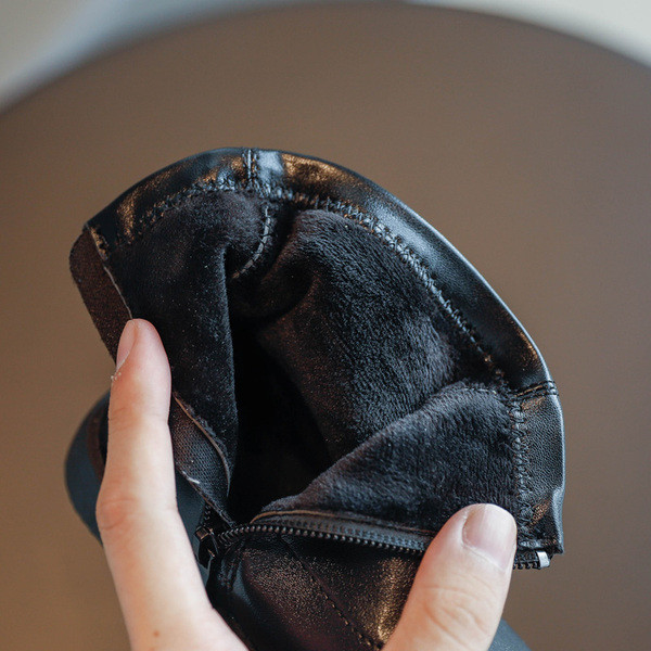 Paprastas vaikiškų batų modelis iš eko odos plokščiu padu