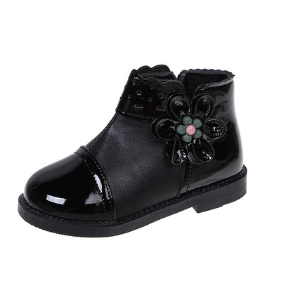 Naujas vaikiškų batų modelis su 3D elementu mergaitėms