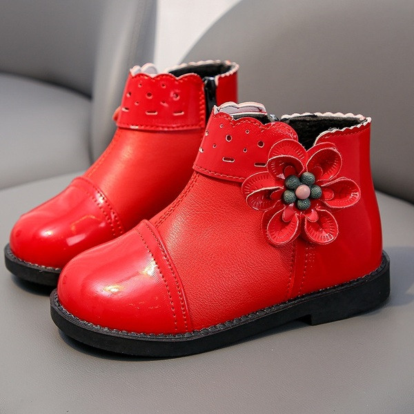 Naujas vaikiškų batų modelis su 3D elementu mergaitėms