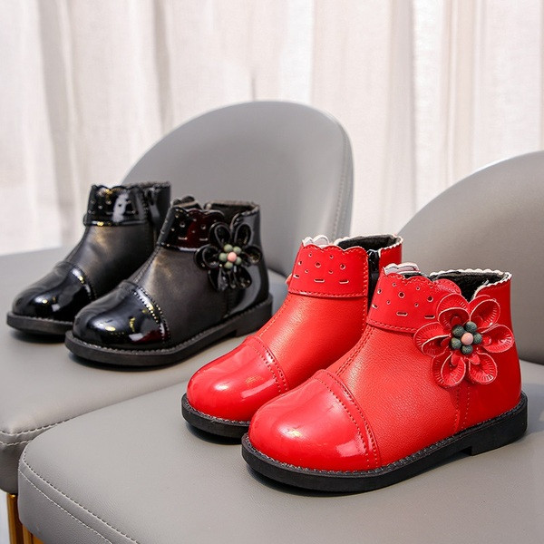 Naujas vaikiškų batų modelis su 3D elementu mergaitėms