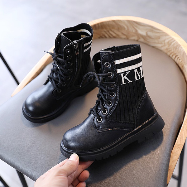 Uus mudel paelte ja lameda tallaga lastesaapad