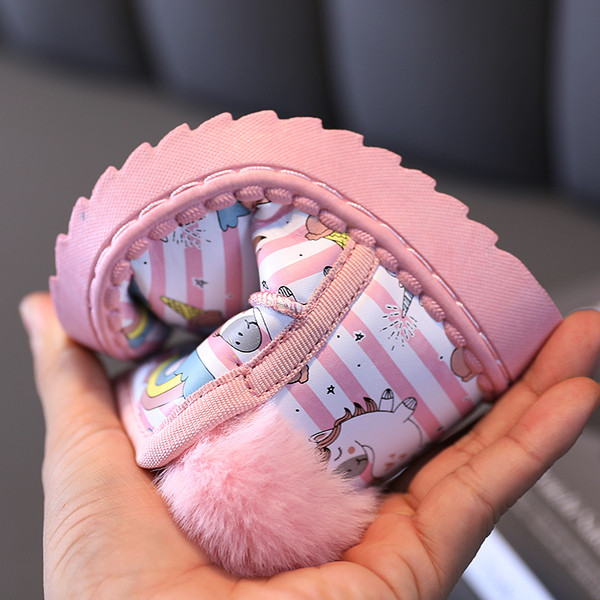 Šiuolaikiški vaikiški batai mergaitėms su pūkais ir vienaragio aplikacijomis