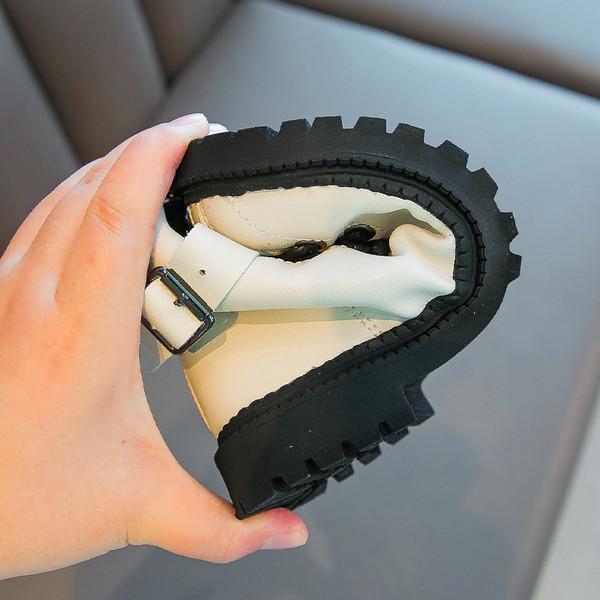 Pandlaga nahast lastesaapad - tüdrukutele