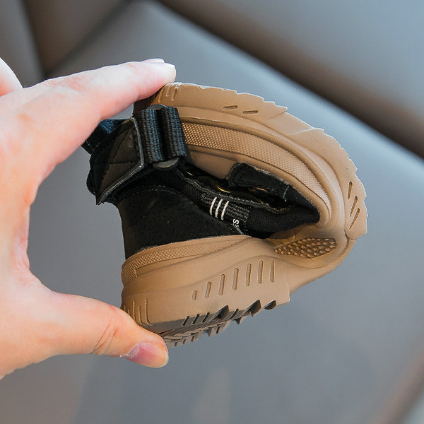 Žieminiai vaikiški batai iš tekstilės su raišteliais