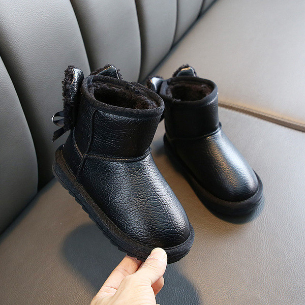 3D elemendiga nahast lastesaapad