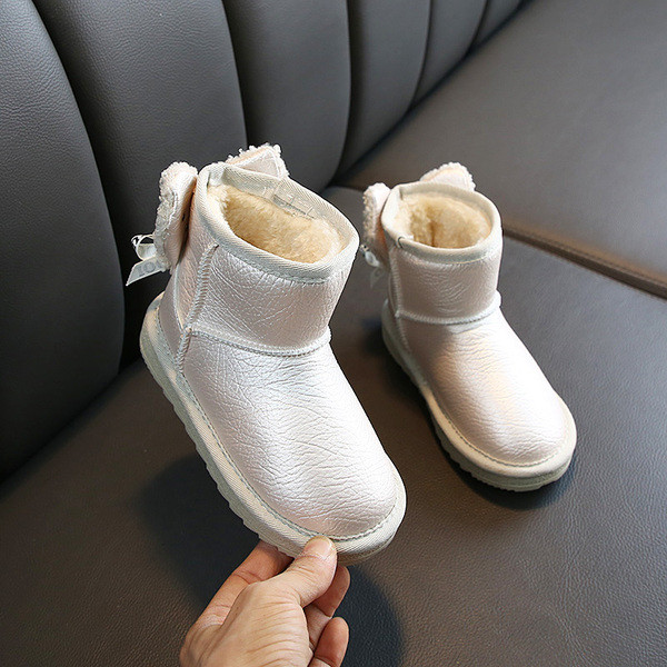 3D elemendiga nahast lastesaapad