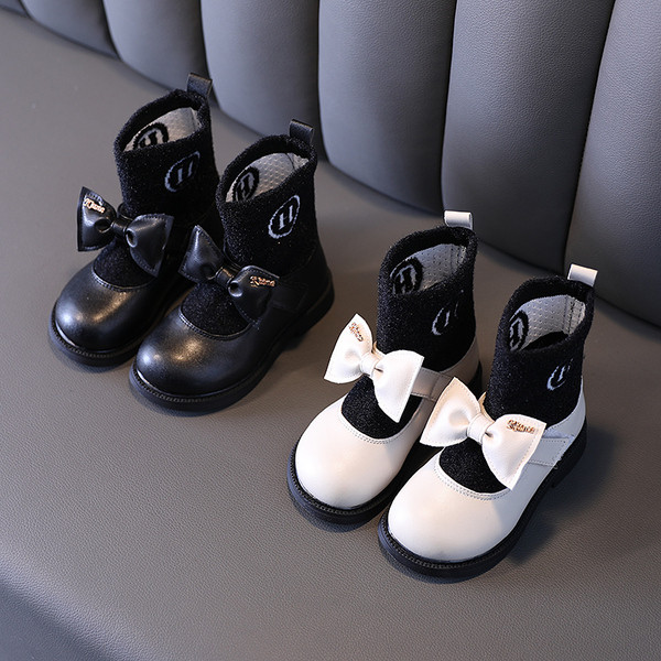 Laisvalaikiai vaikiški batai mergaitėms plokščiu padu ir kaspinu