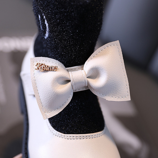 Laisvalaikiai vaikiški batai mergaitėms plokščiu padu ir kaspinu