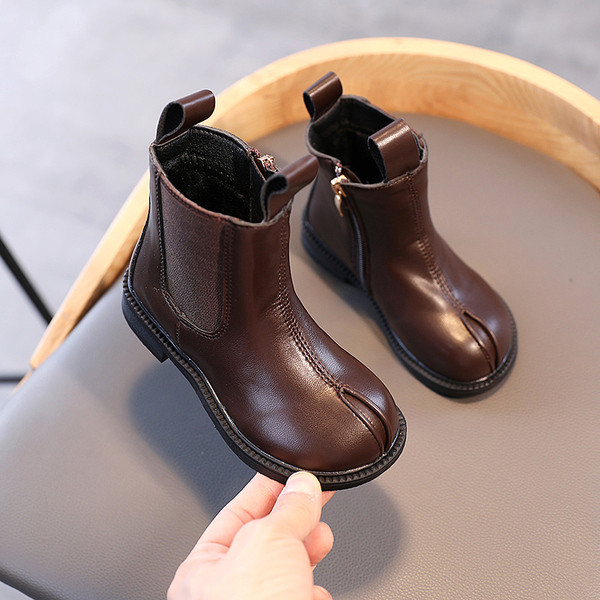 Tüdrukute nahast lukuga lastesaapad