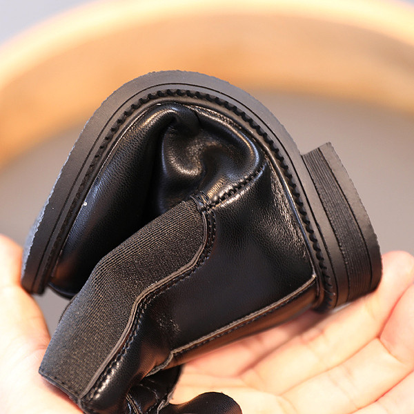 Tüdrukute nahast lukuga lastesaapad