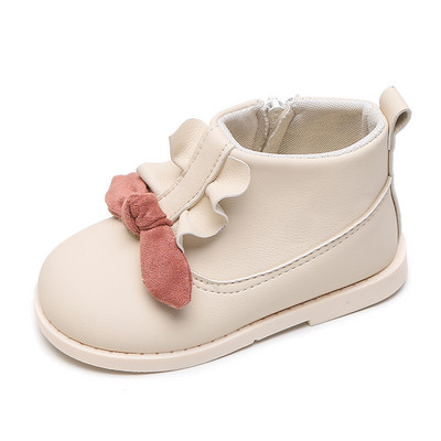 Naujas vaikiškų batų su kaspinu modelis mergaitėms