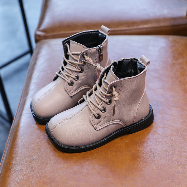 Hetkel lameda talla ja paeltega lastesaapad