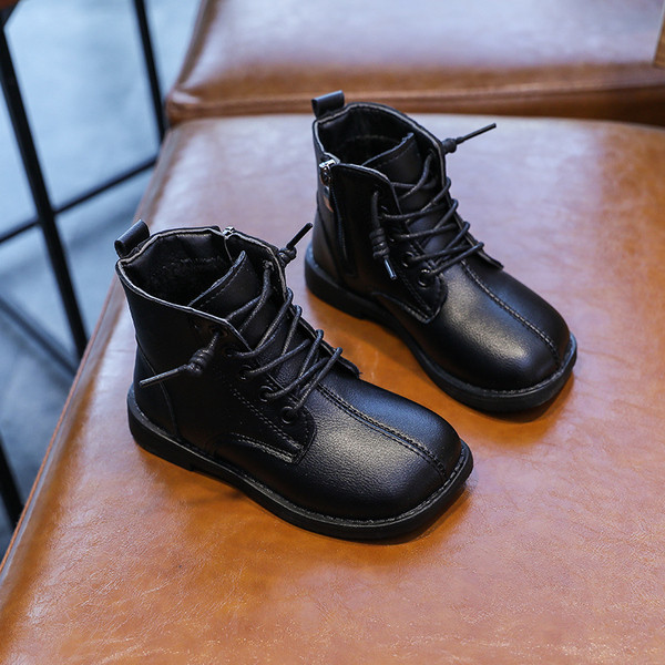 Hetkel lameda talla ja paeltega lastesaapad