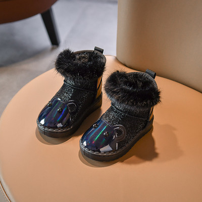 Lastesaapad tüdrukutele ümara mudeliga aplikatsiooni ja udusulgedega