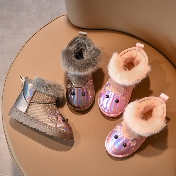 Lastesaapad tüdrukutele ümara mudeliga aplikatsiooni ja udusulgedega