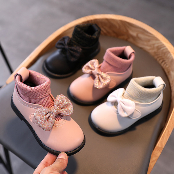 Moderne dječje čizme za djevojčice s ravnim potplatom i trakom