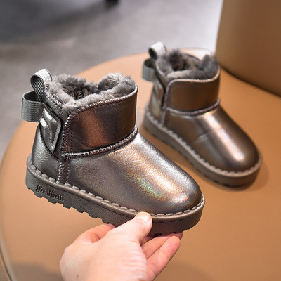 Pehme voodri ja lameda tallaga ökonahast moodsad lastesaapad tüdrukutele