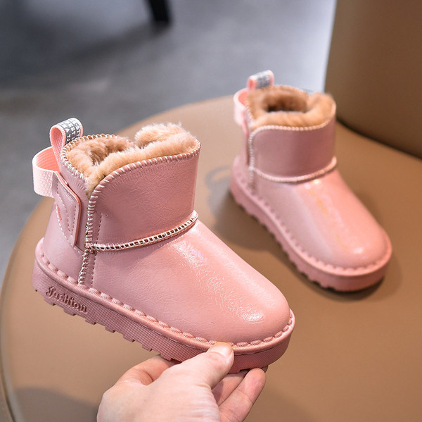 Pehme voodri ja lameda tallaga ökonahast moodsad lastesaapad tüdrukutele