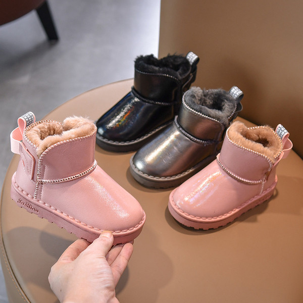 Pehme voodri ja lameda tallaga ökonahast moodsad lastesaapad tüdrukutele