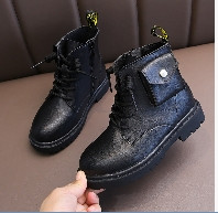 Moodsad laste saapad 3D elemendiga