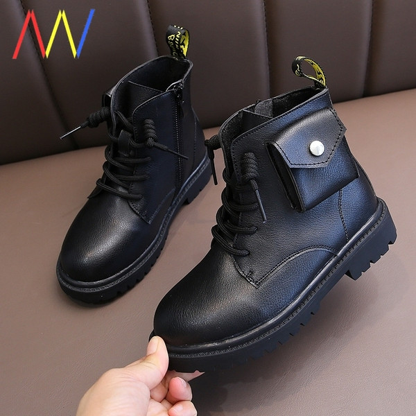 Moodsad laste saapad 3D elemendiga