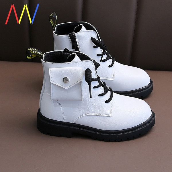 Moodsad laste saapad 3D elemendiga