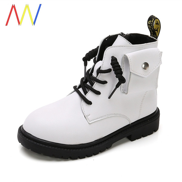 Moodsad laste saapad 3D elemendiga