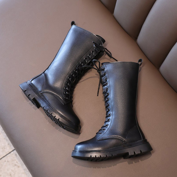 Moodsad lameda talla ja paeltega lastesaapad