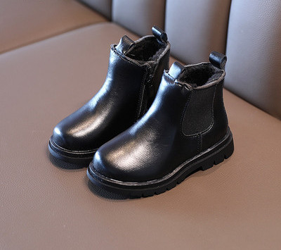 Moodsad lameda tallaga nahast lastesaapad tüdrukutele