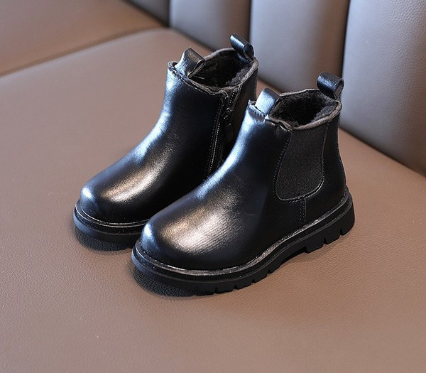 Moodsad lameda tallaga nahast lastesaapad tüdrukutele