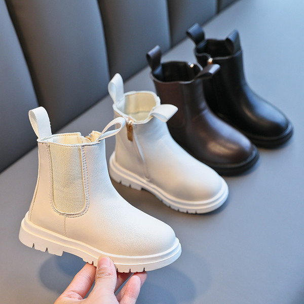 Eko-nahast lihtsa mudeliga lastesaapad tüdrukutele