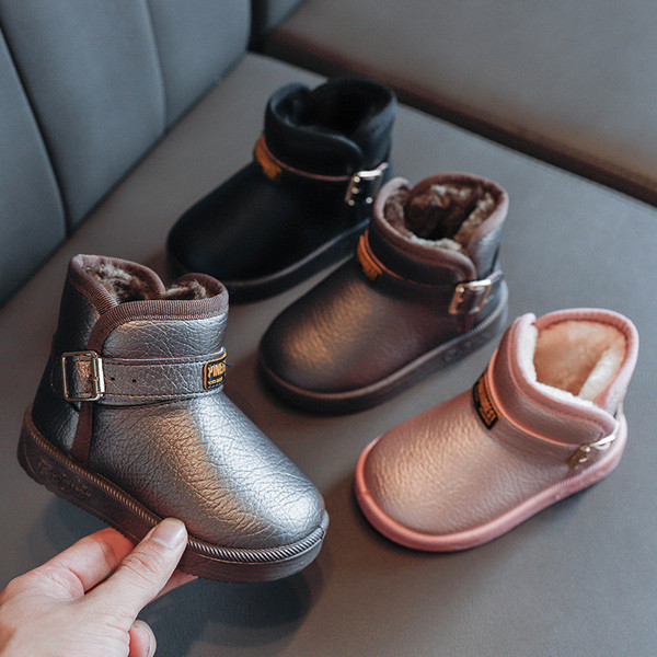 Pandla ja pehme voodriga laste nahast saapad