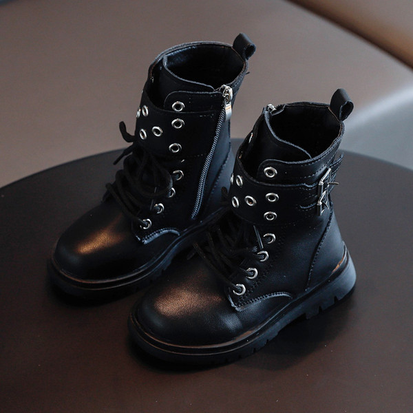 Šiuolaikiški vaikiški batai mergaitėms su metaliniais elementais ir kaklaraiščiais