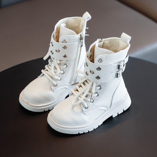 Šiuolaikiški vaikiški batai mergaitėms su metaliniais elementais ir kaklaraiščiais