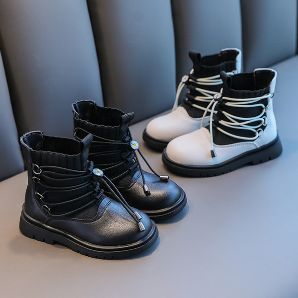 Öko-nahast moodsad lamedate taldade ja paeltega lastesaapad