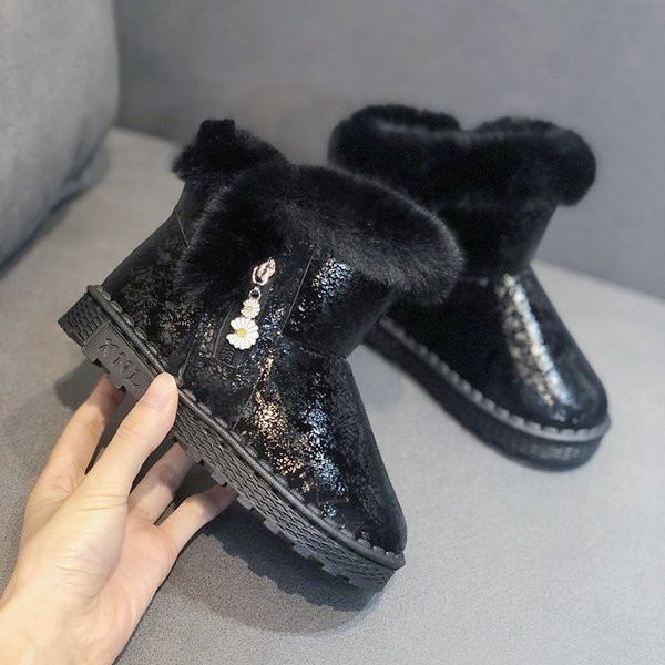 Vaikiški batai plokščiu padu ir priedu