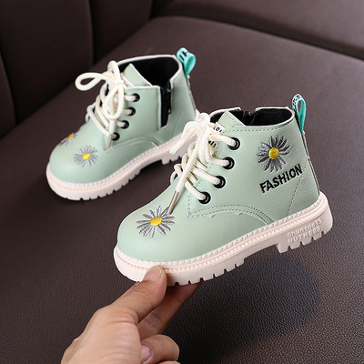 Šiuolaikiški vaikiški batai iš dirbtinės odos su margučių siuvinėjimu