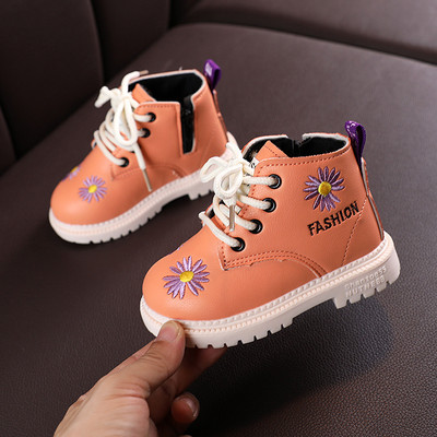 Šiuolaikiški vaikiški batai iš dirbtinės odos su margučių siuvinėjimu